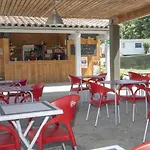Kamp alanı Zecamping 3chiens Acceptes Piscine En Bord De Riviere Avec Canoe Mazères