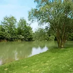 Kamp alanı Zecamping 3chiens Acceptes Piscine En Bord De Riviere Avec Canoe