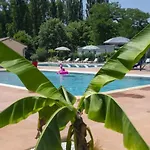 Kamp alanı Zecamping 3chiens Acceptes Piscine En Bord De Riviere Avec Canoe Mazères