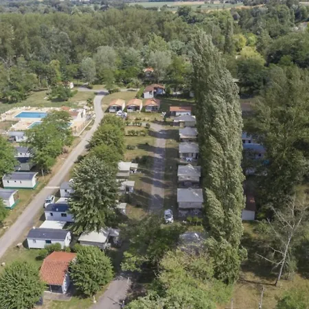 Kamp alanı Zecamping 3chiens Acceptes Piscine En Bord De Riviere Avec Canoe Mazères