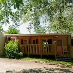 Zecamping 3chiens Acceptes Piscine En Bord De Riviere Avec Canoe Campsite