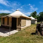 Zecamping 3chiens Acceptes Piscine En Bord De Riviere Avec Canoe Campsite